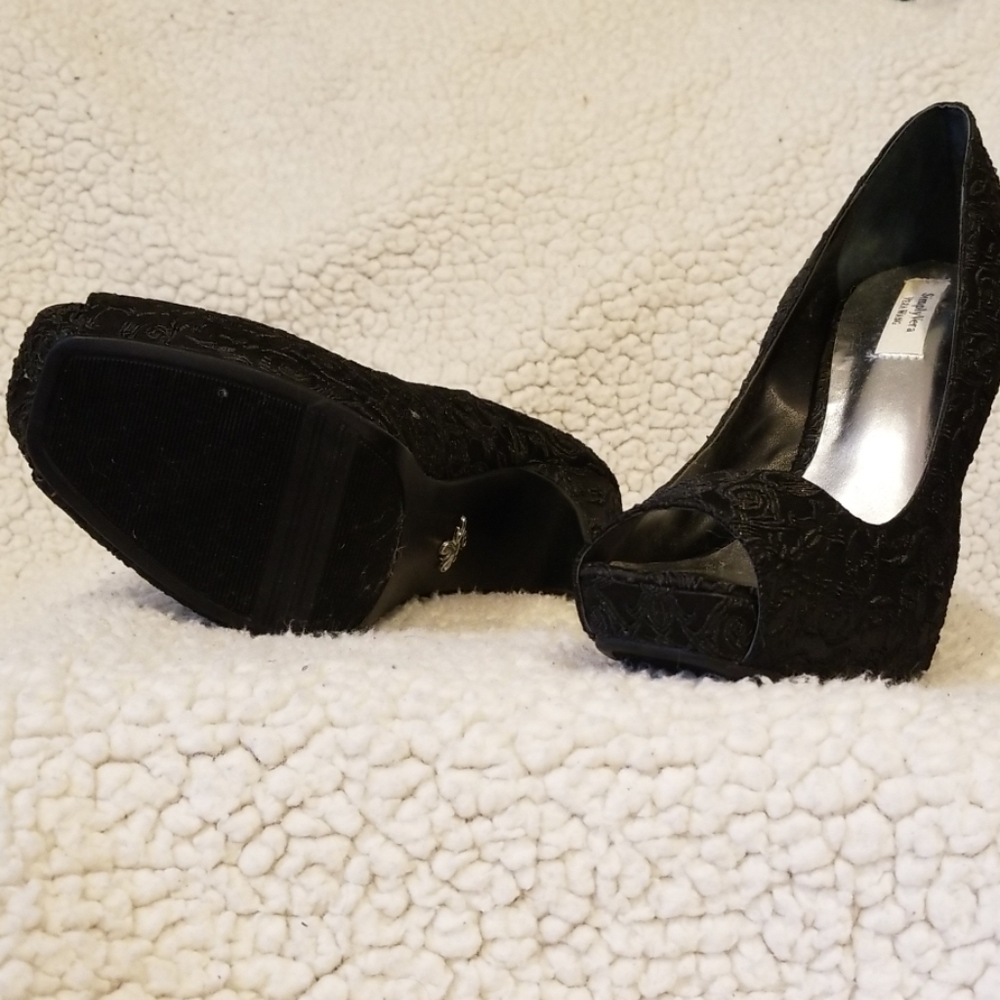 Simply Vera , size 9 - Picture 2 of 4
